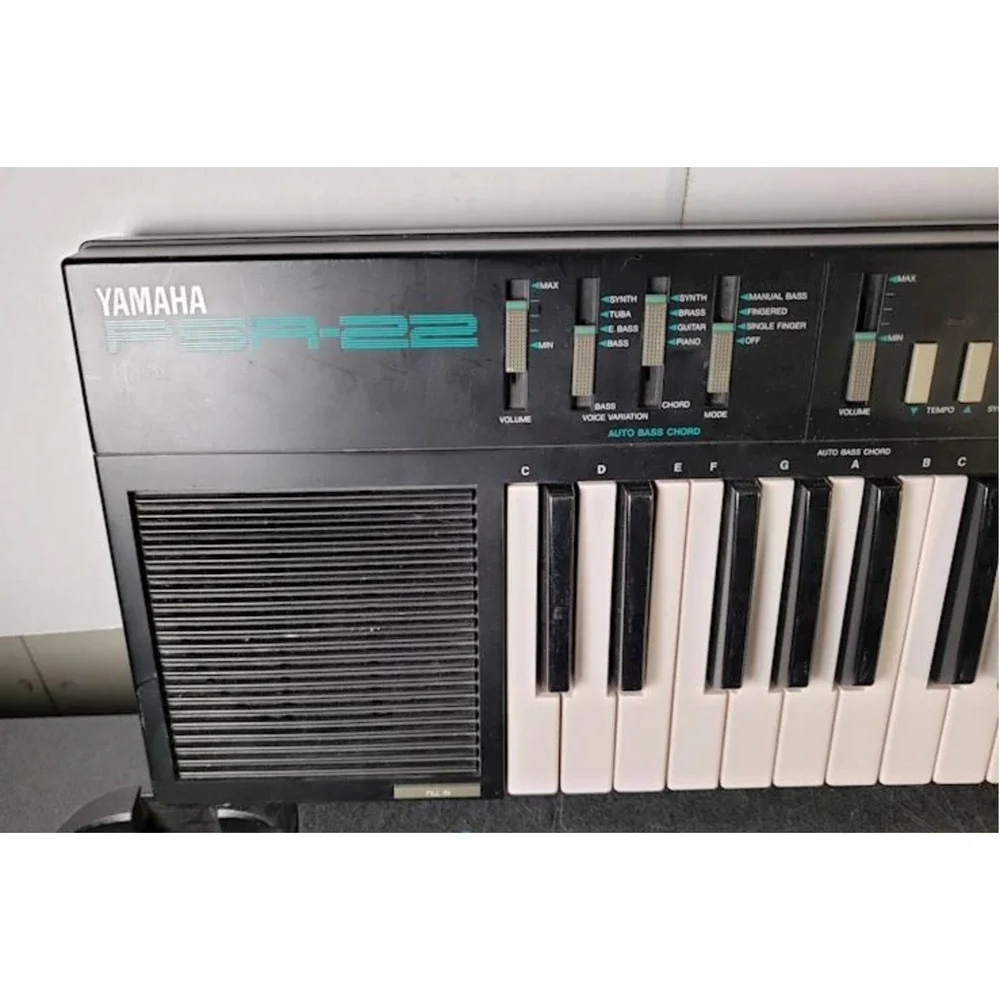 Yamaha PSR-22 49-Key Piano Keyboard Digital Synthesizer Works